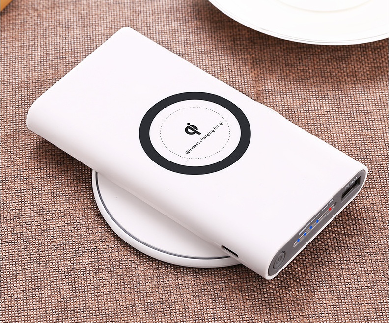 Three in one wireless charging treasure Universal mobile power large capacity charging treasure - Image 10
